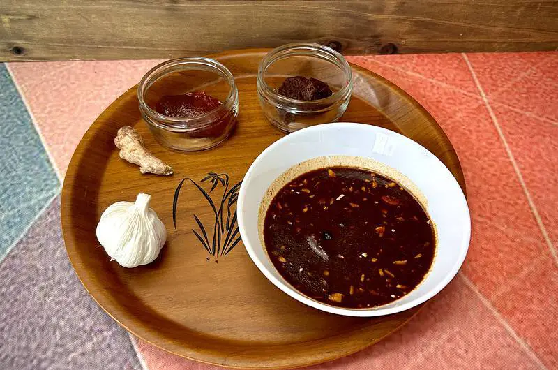 Dale un toque picante a tu Parrilla Coreana con esta Salsa a Base de Doenjang y Gochujang